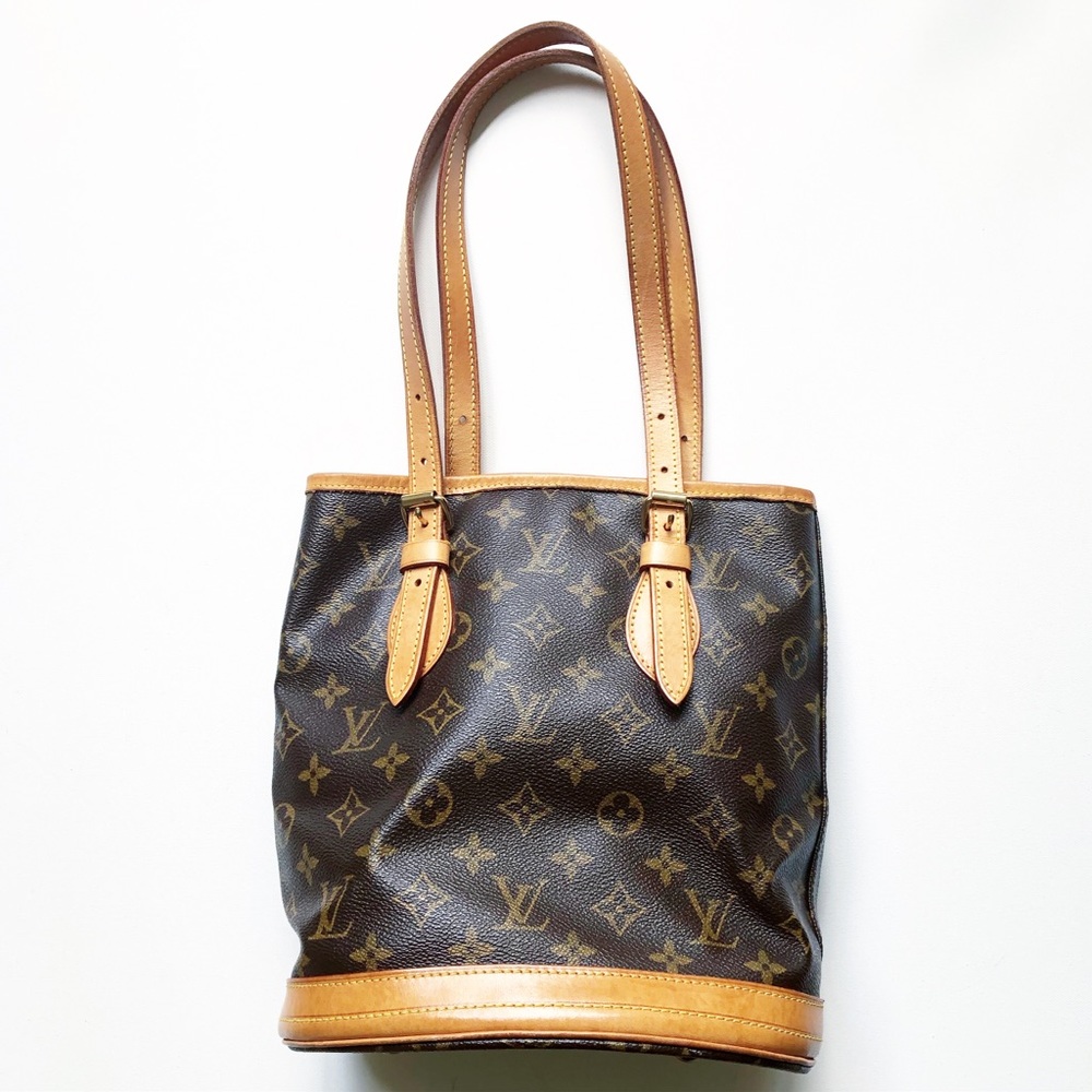 SALE $599 🌟 Authentic Louis Vuitton Petite Bucket